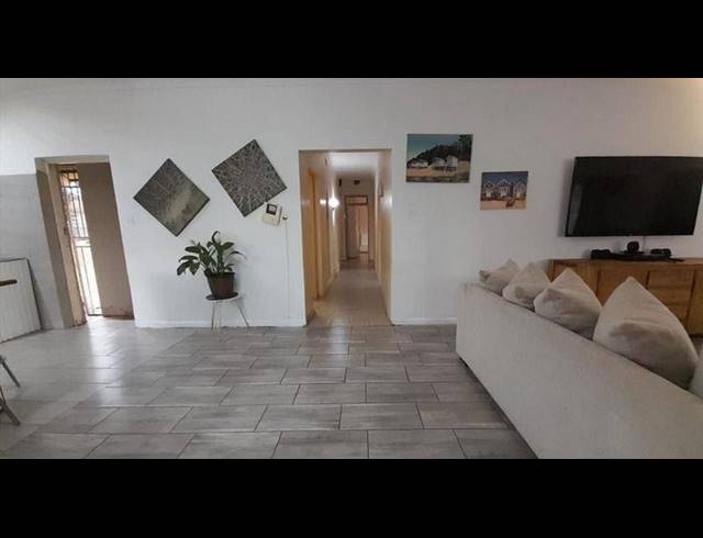4 BEDROOM HOUSE FOR SALE IN BIRCHLEIGH